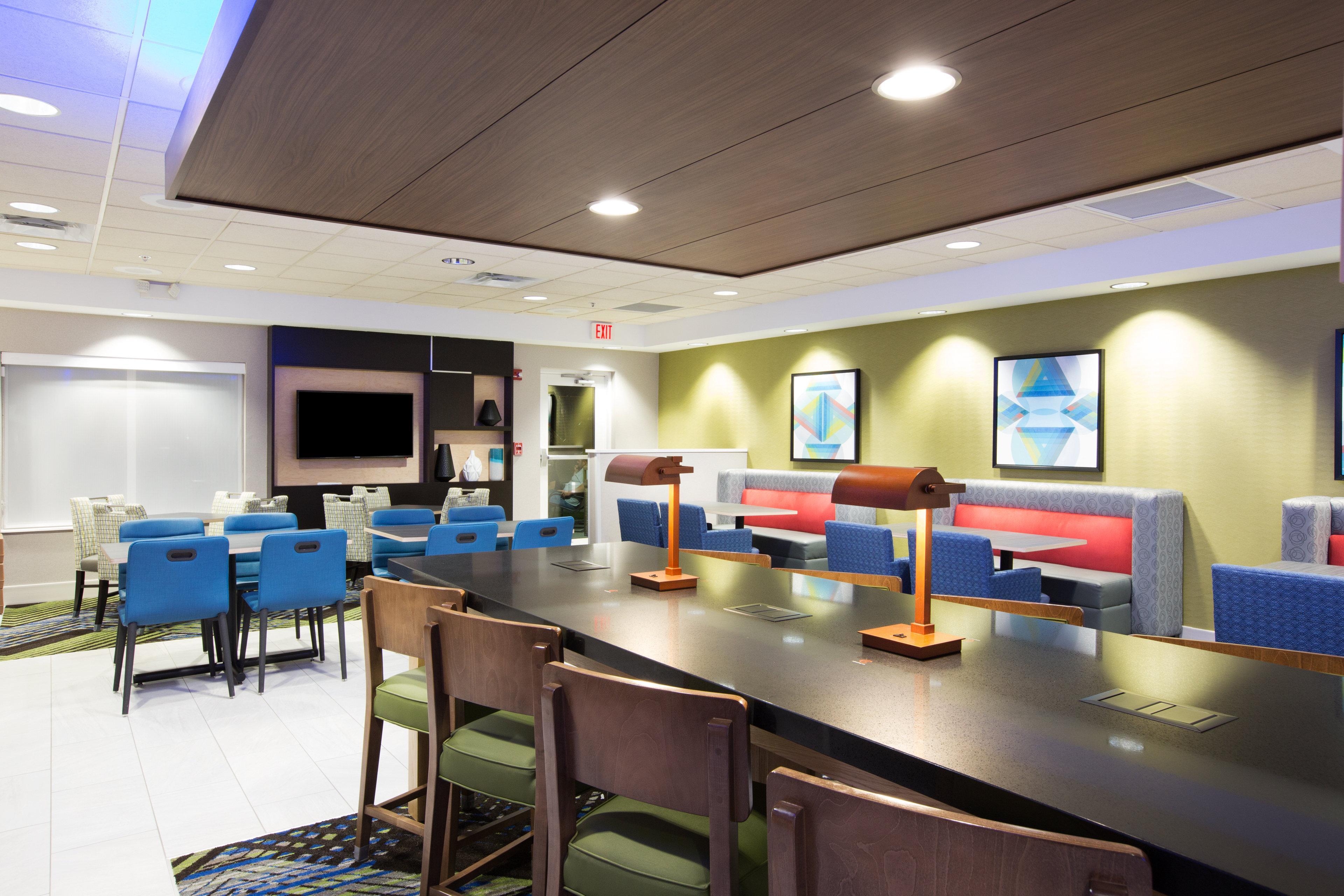 Holiday Inn Express Hastings By Ihg Exterior foto